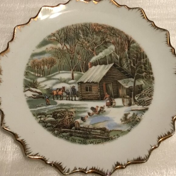 Vintage set of 4 Currier & Ives gold rimmed porcelain plates - Picture 4 of 7